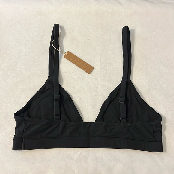 SKIMS FITS EVERYBODY TRIANGLE BRALETTE - Picture 3 of 3